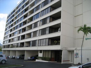 1147 Ala Napunani St in Honolulu, HI - Building Photo - Building Photo