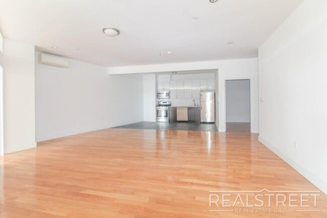 LUXURY 2 Bed LOFT in Queens!