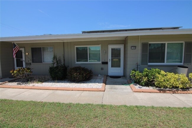 1309 Warwick Ct in Sun City Center, FL - Building Photo - Building Photo