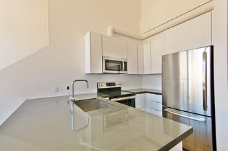 Dundurn Lofts in Hamilton, ON - Building Photo - Building Photo