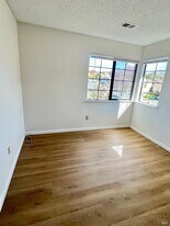 111 Thresher Dr in Vallejo, CA - Building Photo