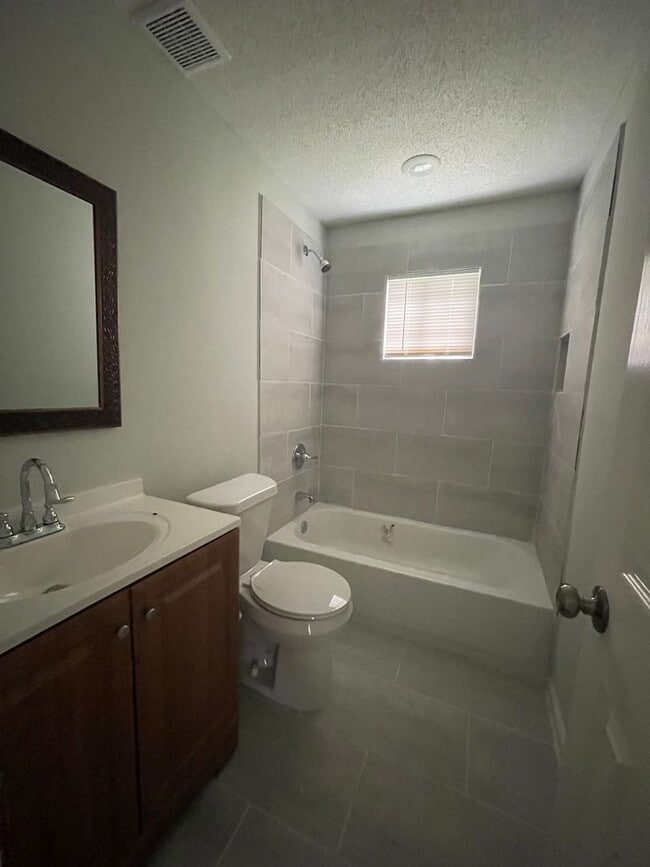 1595 Chinkapin Dr in Vidor, TX - Building Photo - Building Photo