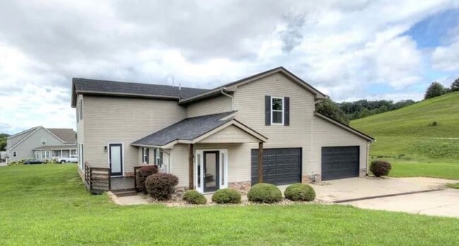 200 Jessie Ln in Milton, WV - Building Photo - Building Photo