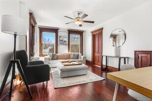 16 Bedford Rd in Katonah, NY - Building Photo