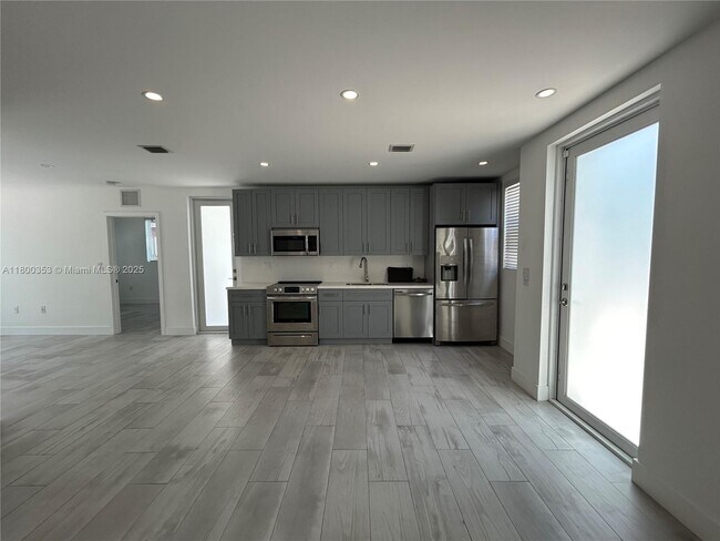 3823 Thomas Ave in Miami, FL - Building Photo - Building Photo