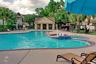 13600 Breton Ridge St in Houston, TX - Building Photo - Building Photo