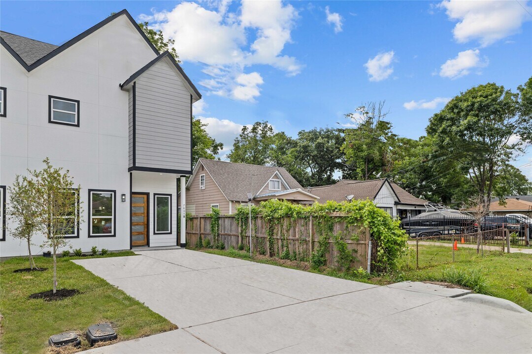 7805 Farnsworth St in Houston, TX - Building Photo