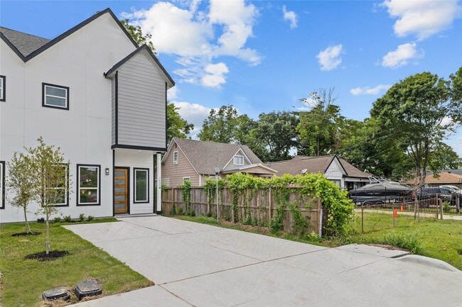 property at 7805 Farnsworth St