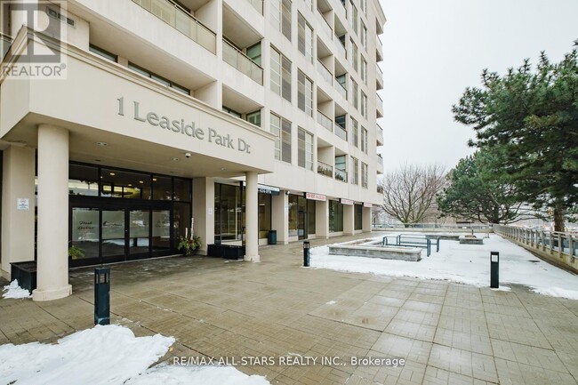 1-301 Leaside Park Dr