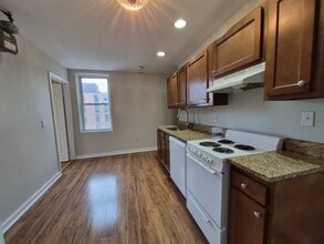 214 Hanover St, Unit 3 in Boston, MA - Foto de edificio - Building Photo