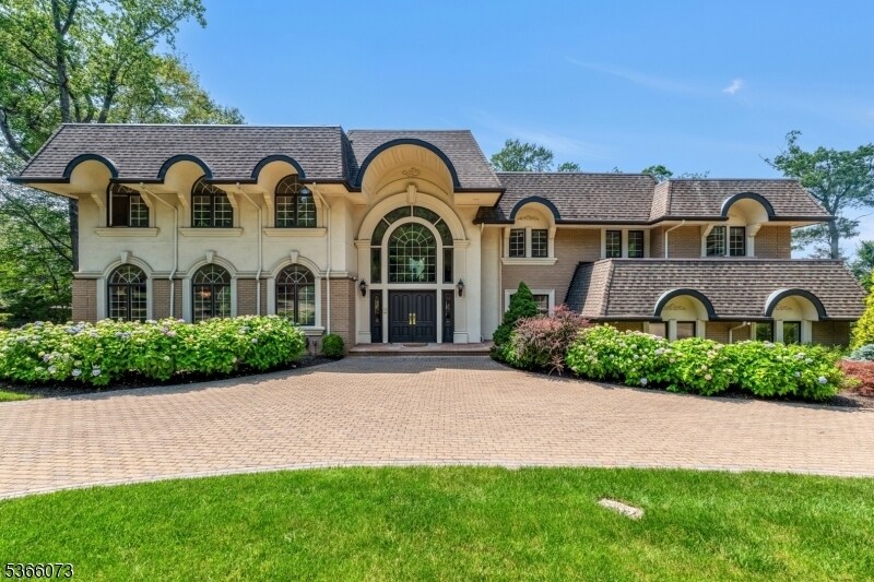 82 Jackson Dr in Cresskill, NJ - Building Photo