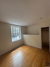 West 11th Street in New York, NY - Foto de edificio - Building Photo