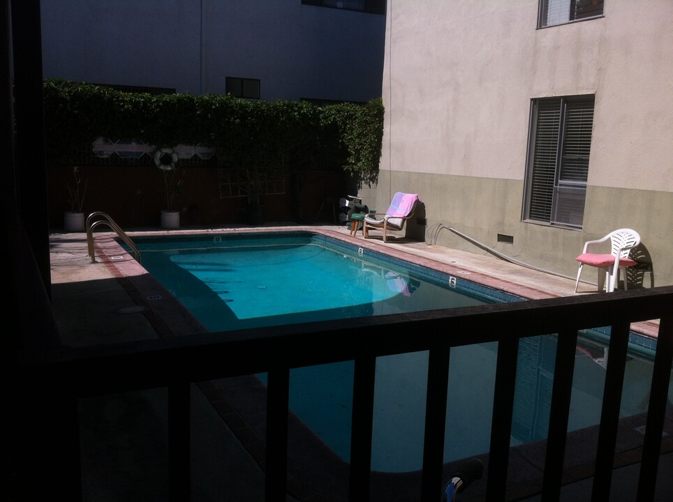 940 S Venice Blvd, Unit 7 in Los Angeles, CA - Building Photo