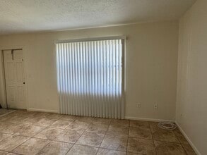 506 Quincy Ave, Unit D-4 in Fort Pierce, FL - Building Photo - Building Photo