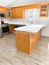 8780 SW Washington Dr in Portland, OR - Building Photo - Building Photo