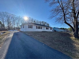 106 Burnell Dr in Yarmouth, ME - Building Photo