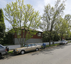 Waverly Village Apartments in Portland, OR - Building Photo - Building Photo