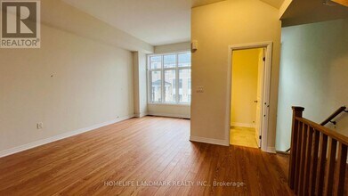 16 George Bales Ln in Richmond Hill, ON - Building Photo - Building Photo