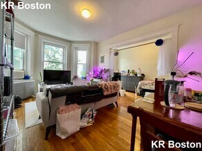 1340 Commonwealth Ave in Boston, MA - Building Photo - Building Photo