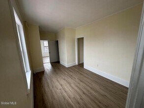 16 Caroline St, Unit 6 in Saratoga Springs, NY - Building Photo - Building Photo