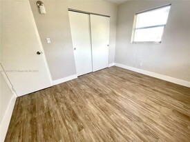 2750 NW 4th Ct, Unit 2750 Apartamentos