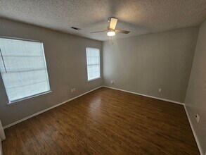 3251 W Woodridge Dr in Fayetteville, AR - Building Photo - Building Photo