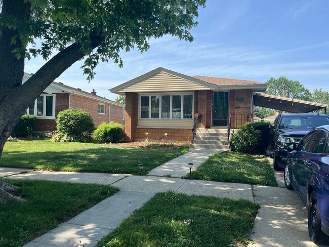 property at 4835 Oak Center Dr