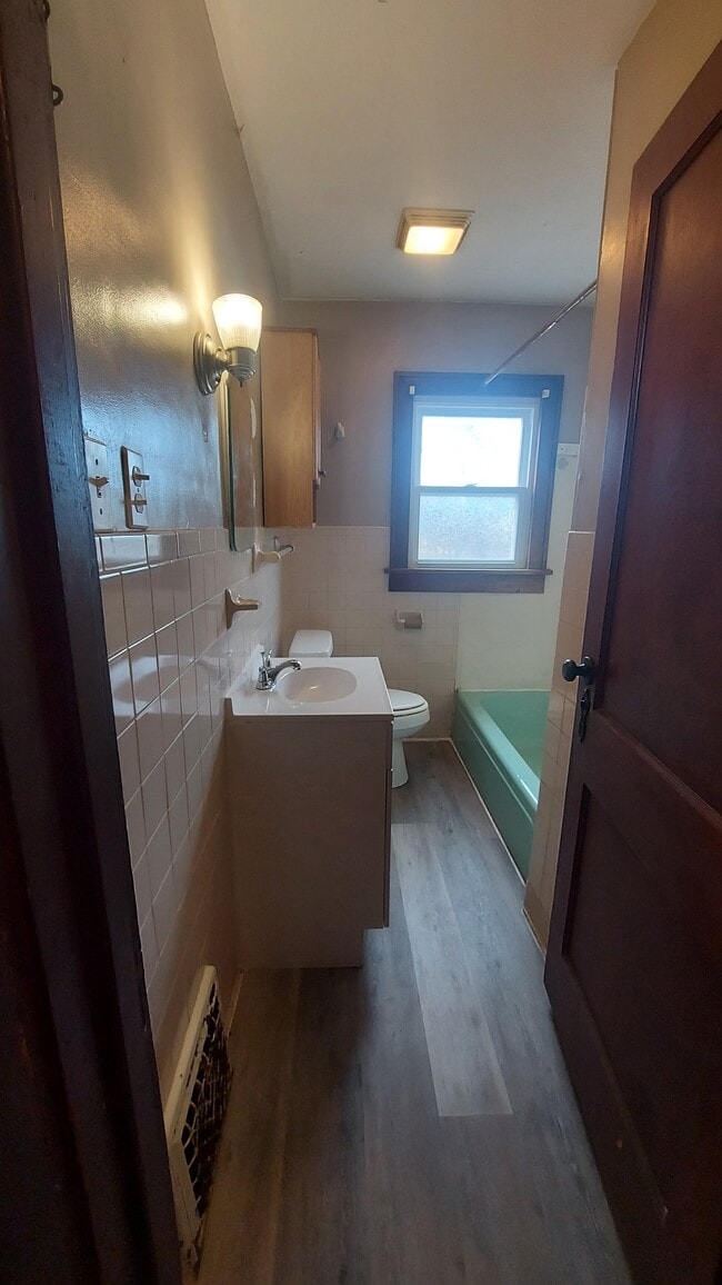 1030 Bond St in Moberly, MO - Building Photo - Building Photo