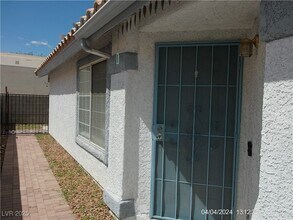 713 Marie Fenlon Dr in Las Vegas, NV - Building Photo - Building Photo