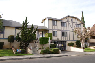 Catalina Terrace Apartments in Hawthorne, CA - Foto de edificio - Building Photo