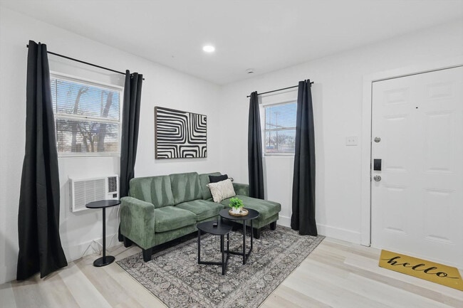 2336 Minnie St, Unit SI ID1514809P in Haltom City, TX - Foto de edificio - Building Photo