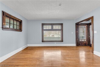 10302 Parkview Ave in Garfield Heights, OH - Building Photo - Building Photo