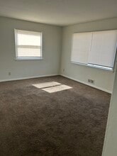7144 N 43rd St in Milwaukee, WI - Foto de edificio - Building Photo