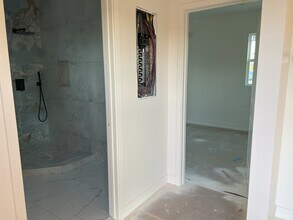 7538 Cozycroft Ave in Los Angeles, CA - Building Photo - Building Photo