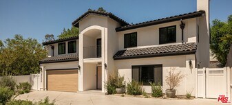 22269 Avenue San Luis in Los Angeles, CA - Building Photo