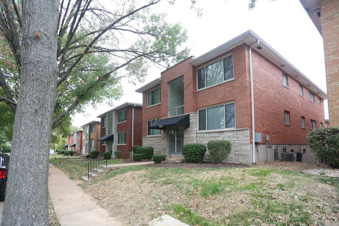 Parkshire Apartments in St. Louis, MO - Building Photo