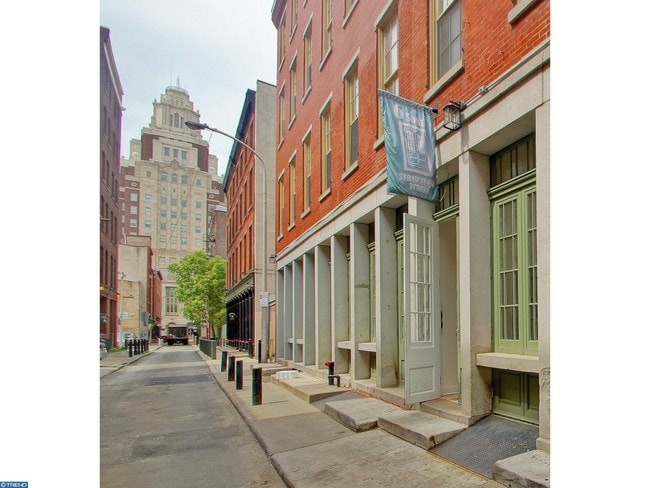 property at 6 S Strawberry St