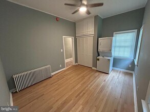 300 Main St in Riverton, NJ - Foto de edificio - Building Photo