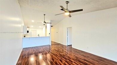 1189 NW 122nd Ter in Pembroke Pines, FL - Foto de edificio - Building Photo