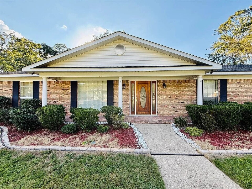 814 Pinemont Dr in Mobile, AL - Building Photo