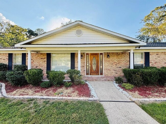 property at 814 Pinemont Dr