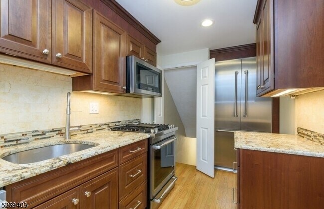 260 Walnut St-Unit -9 in Westfield, NJ - Building Photo - Building Photo