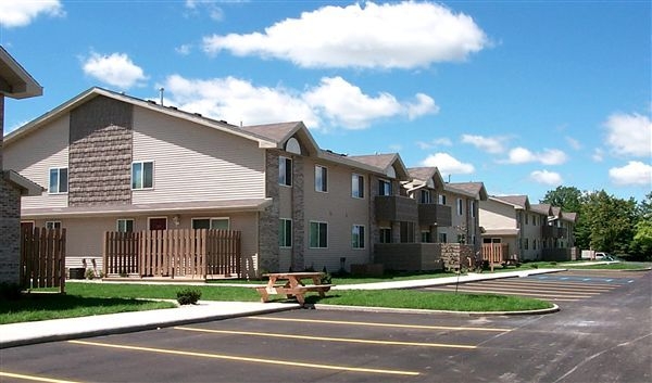 Ross Lake Village Apartments in Beaverton, MI - Building Photo