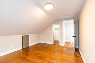 173 Emerson St, Unit 2 in Boston, MA - Foto de edificio - Building Photo