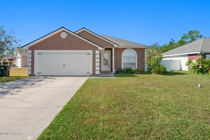 502 Cassandra Ln, Unit #520 in Lynn Haven, FL - Foto de edificio