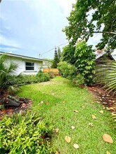 4215 NE Carroll Ct in Jensen Beach, FL - Foto de edificio - Building Photo