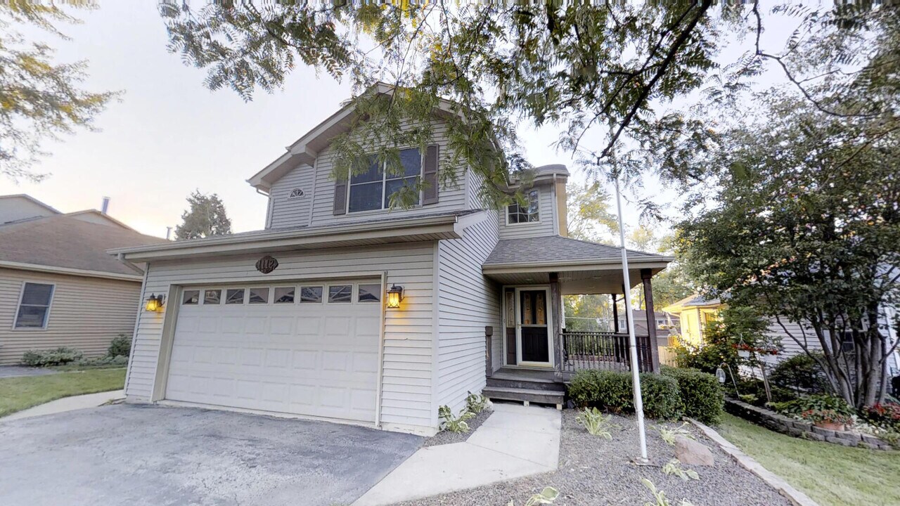 1112 Norfolk St in Downers Grove, IL - Building Photo