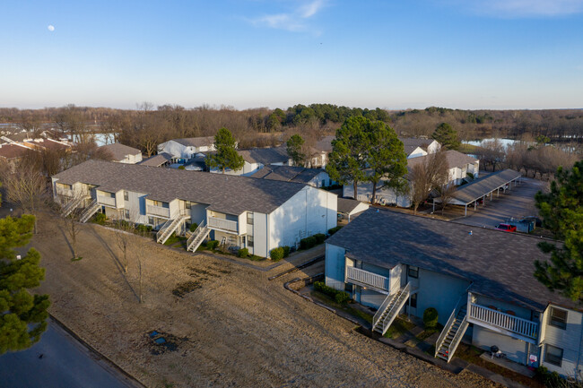 Marina Apartments in Fort Smith, AR - Foto de edificio - Building Photo