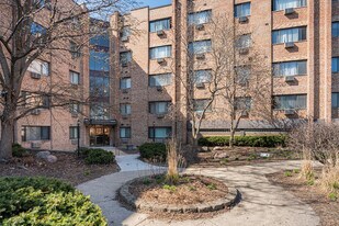 5358 N Cumberland Ave in Chicago, IL - Building Photo