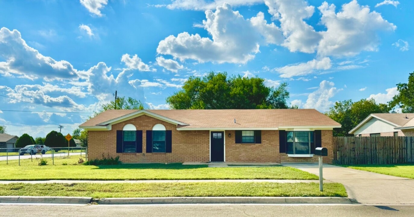 1701 Stardust St in Killeen, TX - Building Photo